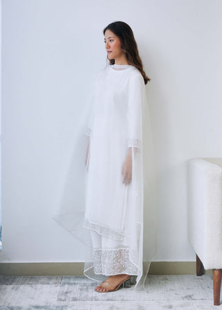 Lavanya Ahuja-Cloud White Georgette Kurta Set-INDIASPOPUP.COM