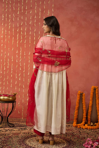Ivory Gehna Silk Embroidered Kurta Set by Shivani Bhargava available on Indiaspopup.com