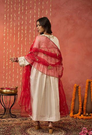 Ivory Gehna Silk Embroidered Kurta Set by Shivani Bhargava available on Indiaspopup.com