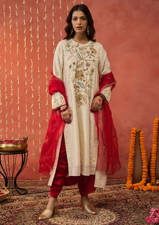 Ivory Gehna Silk Embroidered Kurta Set by Shivani Bhargava available on Indiaspopup.com