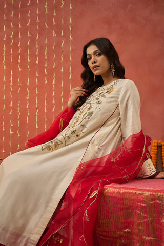 Ivory Gehna Silk Embroidered Kurta Set by Shivani Bhargava available on Indiaspopup.com