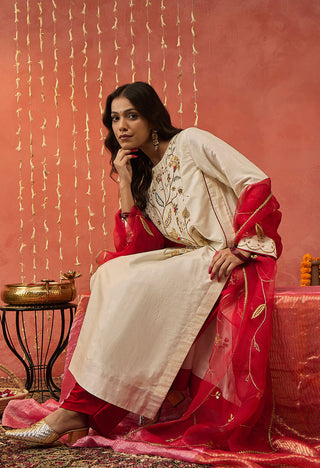 Ivory Gehna Silk Embroidered Kurta Set by Shivani Bhargava available on Indiaspopup.com