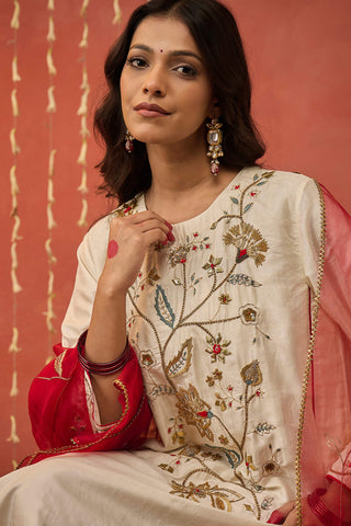 Ivory Gehna Silk Embroidered Kurta Set by Shivani Bhargava available on Indiaspopup.com