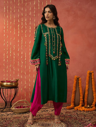 Green Yukta Embroidered Kurta Set by Shivani Bhargava available on Indiaspopup.com
