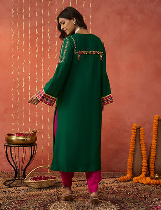 Green Yukta Embroidered Kurta Set by Shivani Bhargava available on Indiaspopup.com