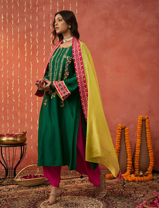Green Yukta Embroidered Kurta Set by Shivani Bhargava available on Indiaspopup.com