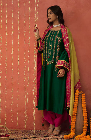 Green Yukta Embroidered Kurta Set by Shivani Bhargava available on Indiaspopup.com