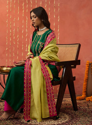 Green Yukta Embroidered Kurta Set by Shivani Bhargava available on Indiaspopup.com