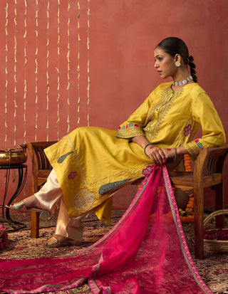 Yellow Pragaya Embroidered Silk Kali Kurta Set by Shivani Bhargava available on Indiaspopup.com