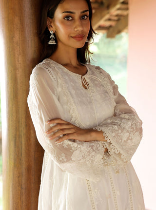 Neesa white embroidered kurta set