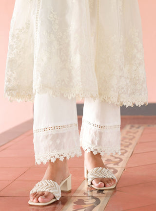 Neesa white embroidered kurta set