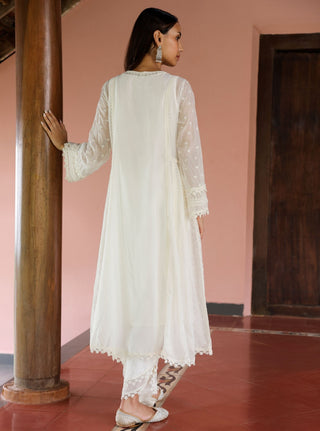 Neesa white embroidered kurta set