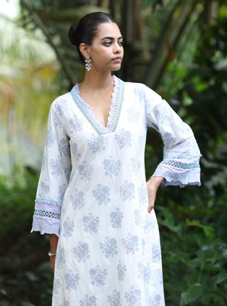 Arasi stark white embroidered kurta set