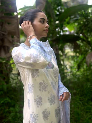 Arasi stark white embroidered kurta set