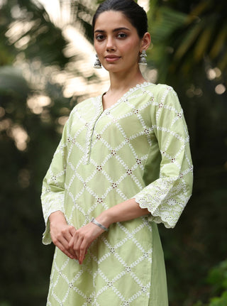 Eesvari green embroidered kurta set