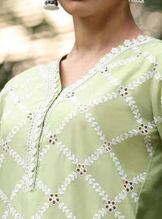 Eesvari green embroidered kurta set