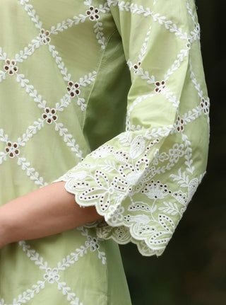 Eesvari green embroidered kurta set