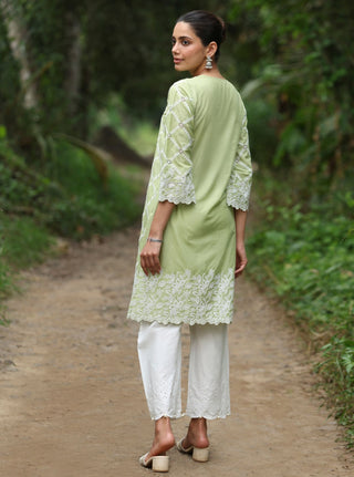 Eesvari green embroidered kurta set
