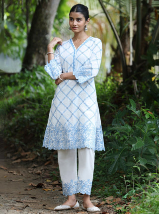 Eesvari stark white embroidered kurta set