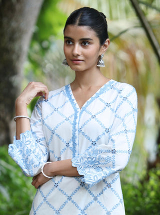 Eesvari stark white embroidered kurta set