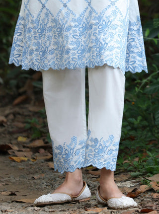 Eesvari stark white embroidered kurta set
