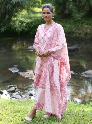 Eesvari pink embroidered kurta set