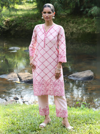 Eesvari pink embroidered kurta set