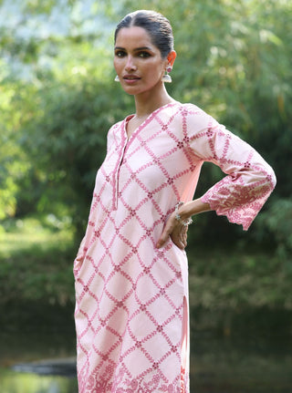 Eesvari pink embroidered kurta set