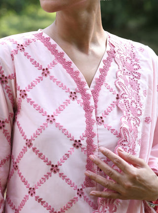 Eesvari pink embroidered kurta set