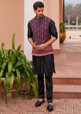 Chhavvi Aggarwal Men-Black Kurta Set And Bundi-INDIASPOPUP.COM