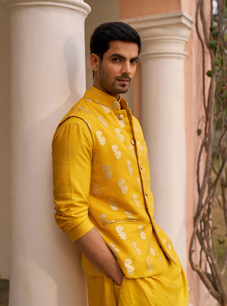 Chhavvi Aggarwal Men-Yellow Kurta Set And Bundi-INDIASPOPUP.COM