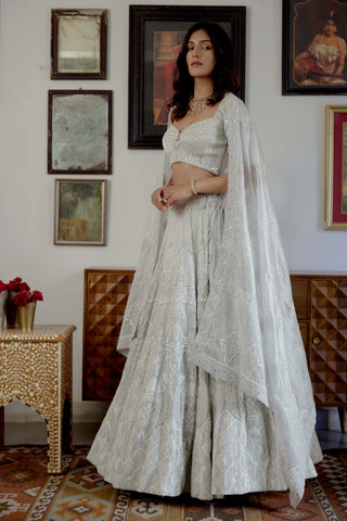 Aab White Embroidered Lehenga Set by Moledro available on Indiaspopup