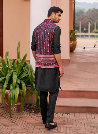 Chhavvi Aggarwal Men-Black Kurta Set And Bundi-INDIASPOPUP.COM