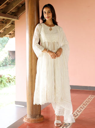 Neesa white embroidered kurta set