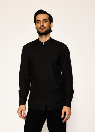 Nova black thread shirt