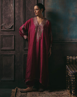 Saaz magenta phiran and pants