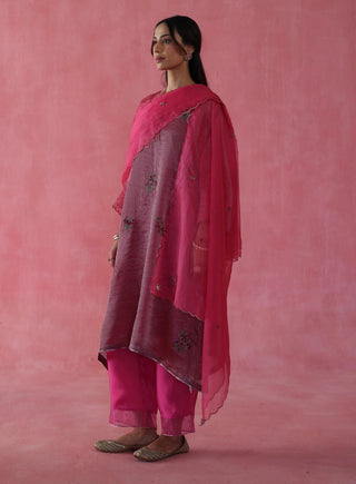 Shakkar Fuchsia Pink Kurta Set by Begum Pret available on Indiaspopup.com