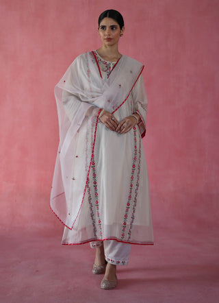 Kulfi Ivory Kurta Set by Begum Pret available on Indiaspopup.com