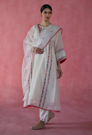 Kulfi Ivory Kurta Set by Begum Pret available on Indiaspopup.com