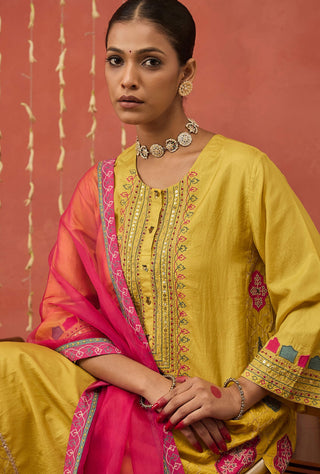 Yellow Pragaya Embroidered Silk Kali Kurta Set by Shivani Bhargava available on Indiaspopup.com