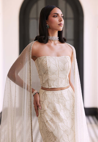 Fonysthia Ivory Lehenga Set by Charu & Vasundhara available on Indiaspopup