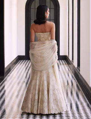 Fonysthia Ivory Lehenga Set by Charu & Vasundhara available on Indiaspopup