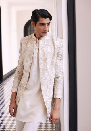 Firmin Ivory Bandhgala And Kurta Set by Charu & Vasundhara Men available on Indiaspopup