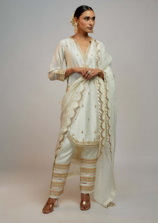 Gopi Vaid-White Tahira Kurta Set-INDIASPOPUP.COM
