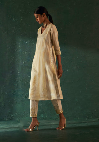 Charkhee-Off-White Gota Kurta Set-INDIASPOPUP.COM