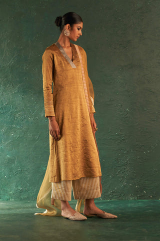 Charkhee-Classic Gold Tissue Straight Kurta Set-INDIASPOPUP.COM