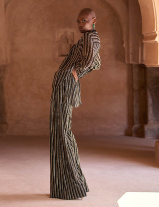 Hanan black shirt and pants