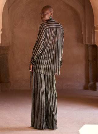 Hanan black shirt and pants