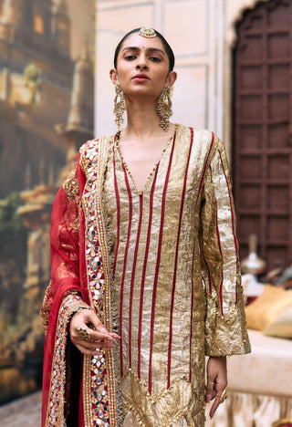 Red suvarna kurta set