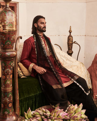 Naqsh Red Kurta Set by Itrh Men available on Indiaspopup.com